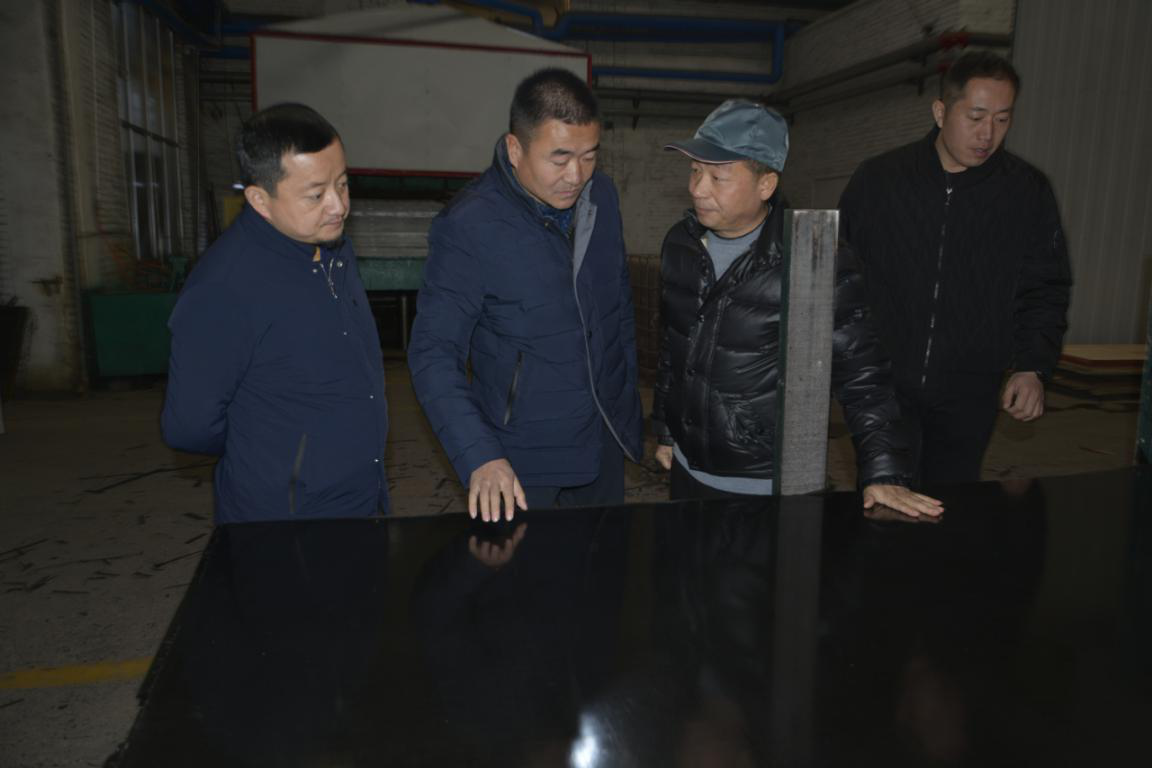 热烈欢迎兰州三友木业有限公司领导到五棵松木业参观考察!