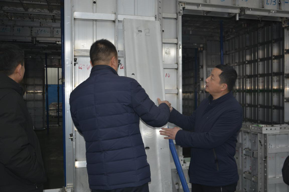 热烈欢迎兰州三友木业有限公司领导到五棵松木业参观考察!